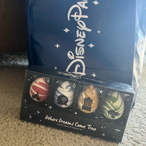 ULTA ✨ Walt Disney World Makeup Sponges - Picture 2 of 3